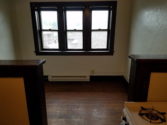 2nd image of 1319 Charles St APT 5