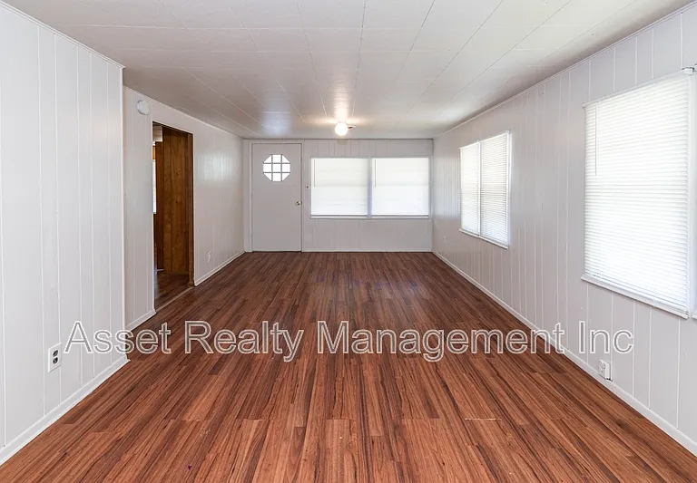 102 Wainwright Rd — Photo 5