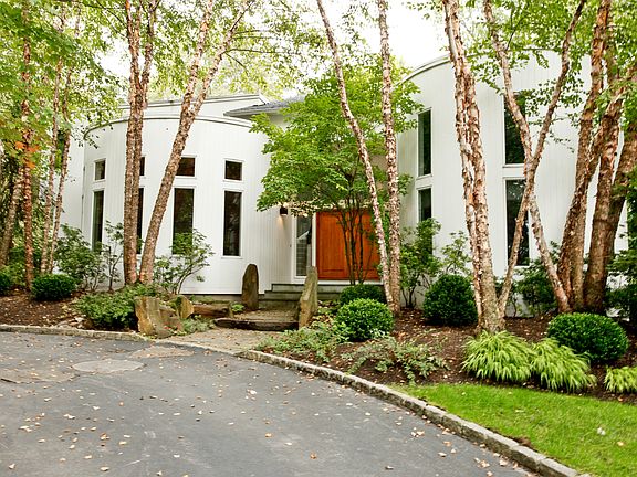 2nd image of 216 Croton Ave