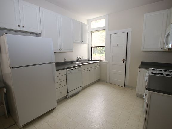 3rd image of 257 Carl St #B