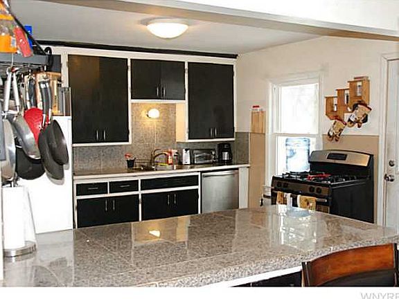 3rd image of 20 Westcliff Dr