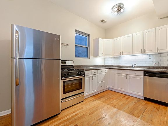 2nd image of 1938 W Melrose St #2