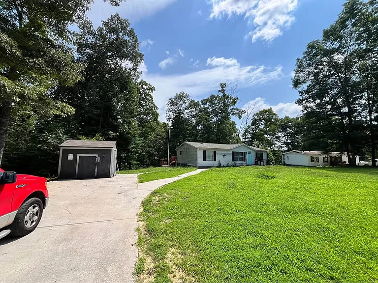 104 Adams Ln — Photo 2