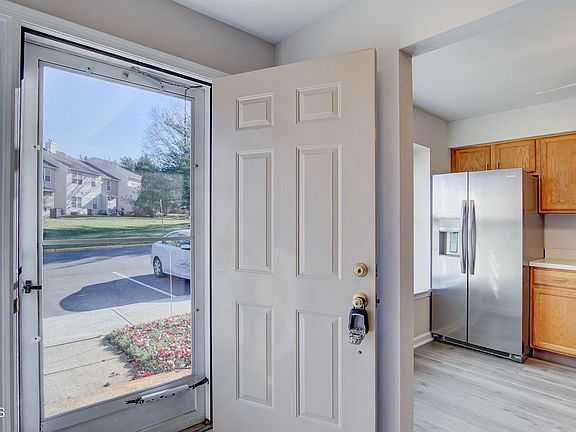 5th image of 27 Haverford Ct Unit 7