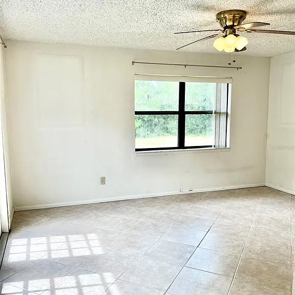 718 Buckminster Cir — Photo 9