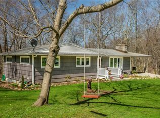 33 Cedar Rd E, Katonah, NY 10536