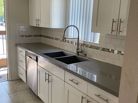 3rd image of 1219 N Columbus Ave APT 101
