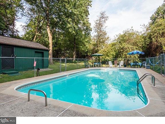 5th image of 121 Westmoreland Dr