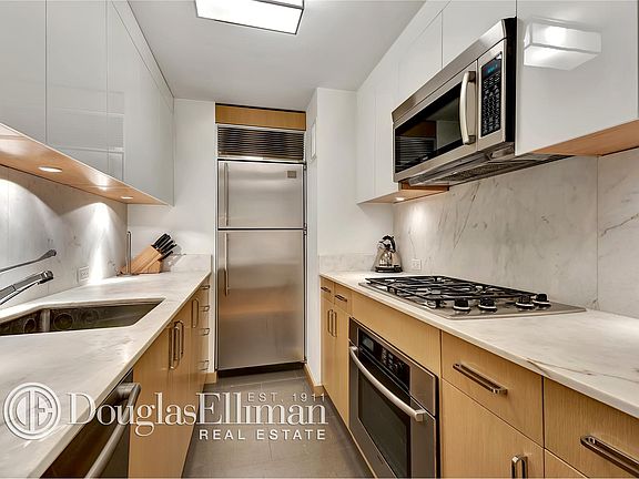 5th image of 211 E 51st St APT 10E