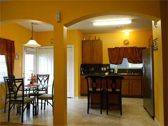 Spacious Kitchen & Breakfast area