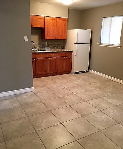 Western Oaks Apartments — Photo 9