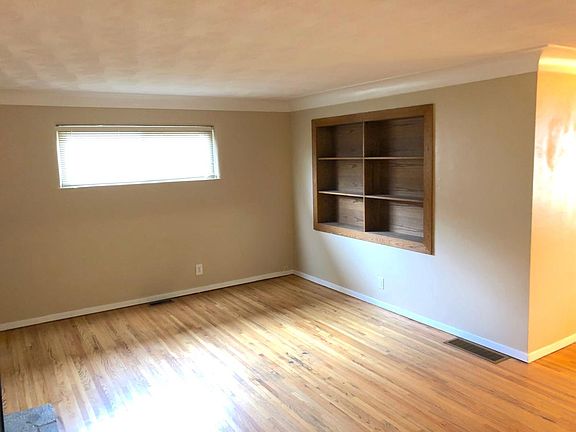 5th image of 3608 Hannett Ave NE