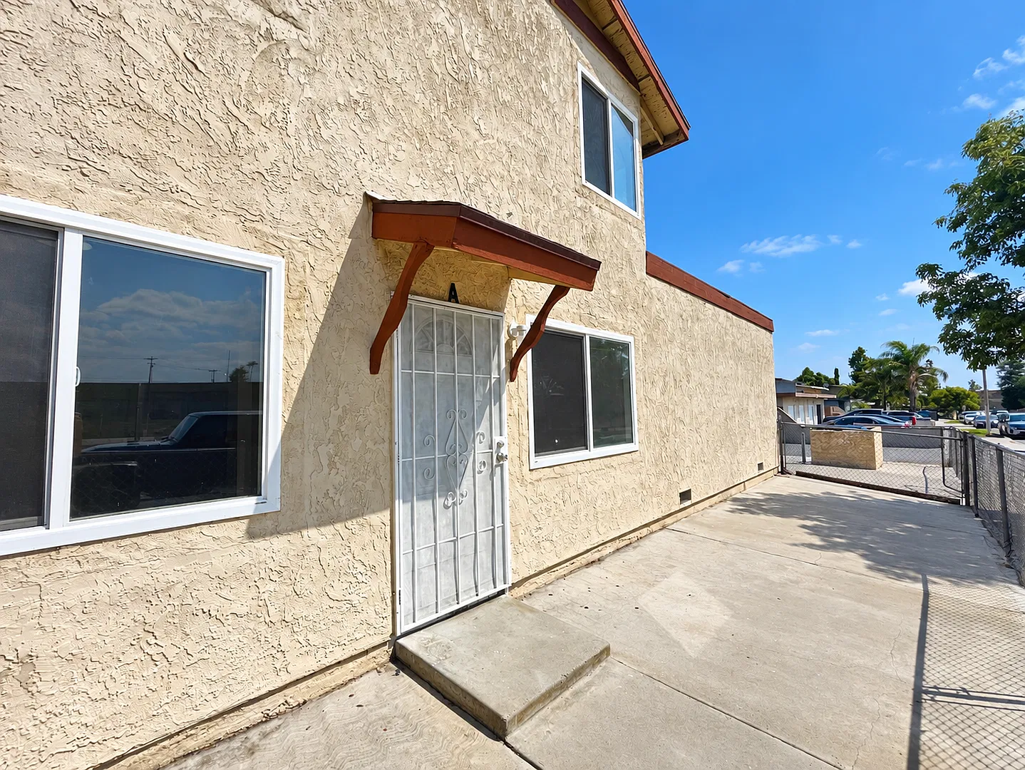 1402 N Virginia Ave — Photo 4