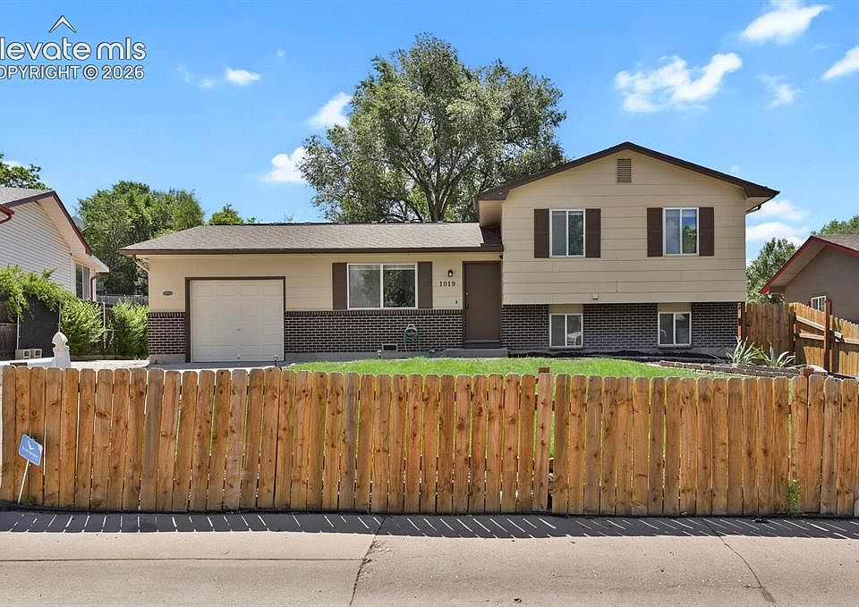 1st image of 1019 De La Vista Ln
