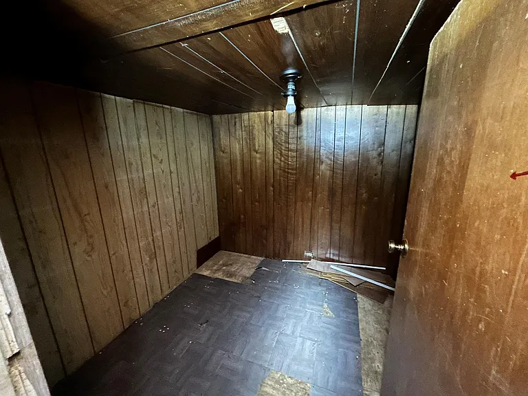 221 S Central Ave — Photo 20