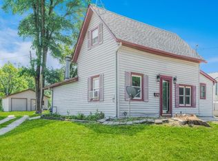 602 S 7th St, Chariton, IA 50049