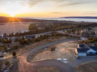 725 Homestead Ct, Petoskey, MI 49770