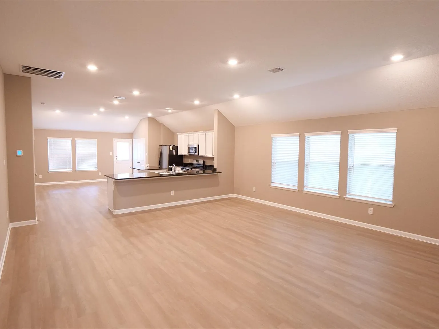 3 bed, 2.0 bath, 1773 sqft, $2,150 — Photo 3