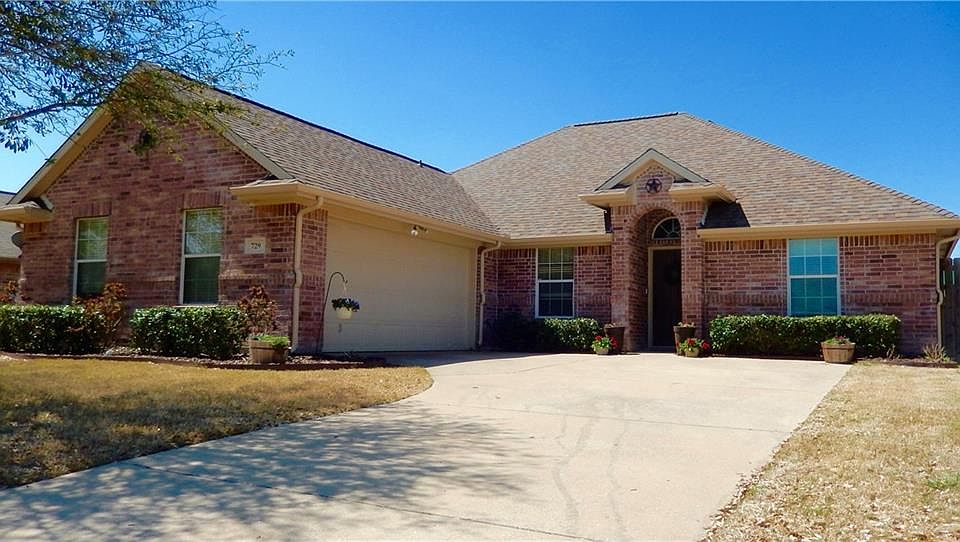 1st image of 729 Branchwood Dr