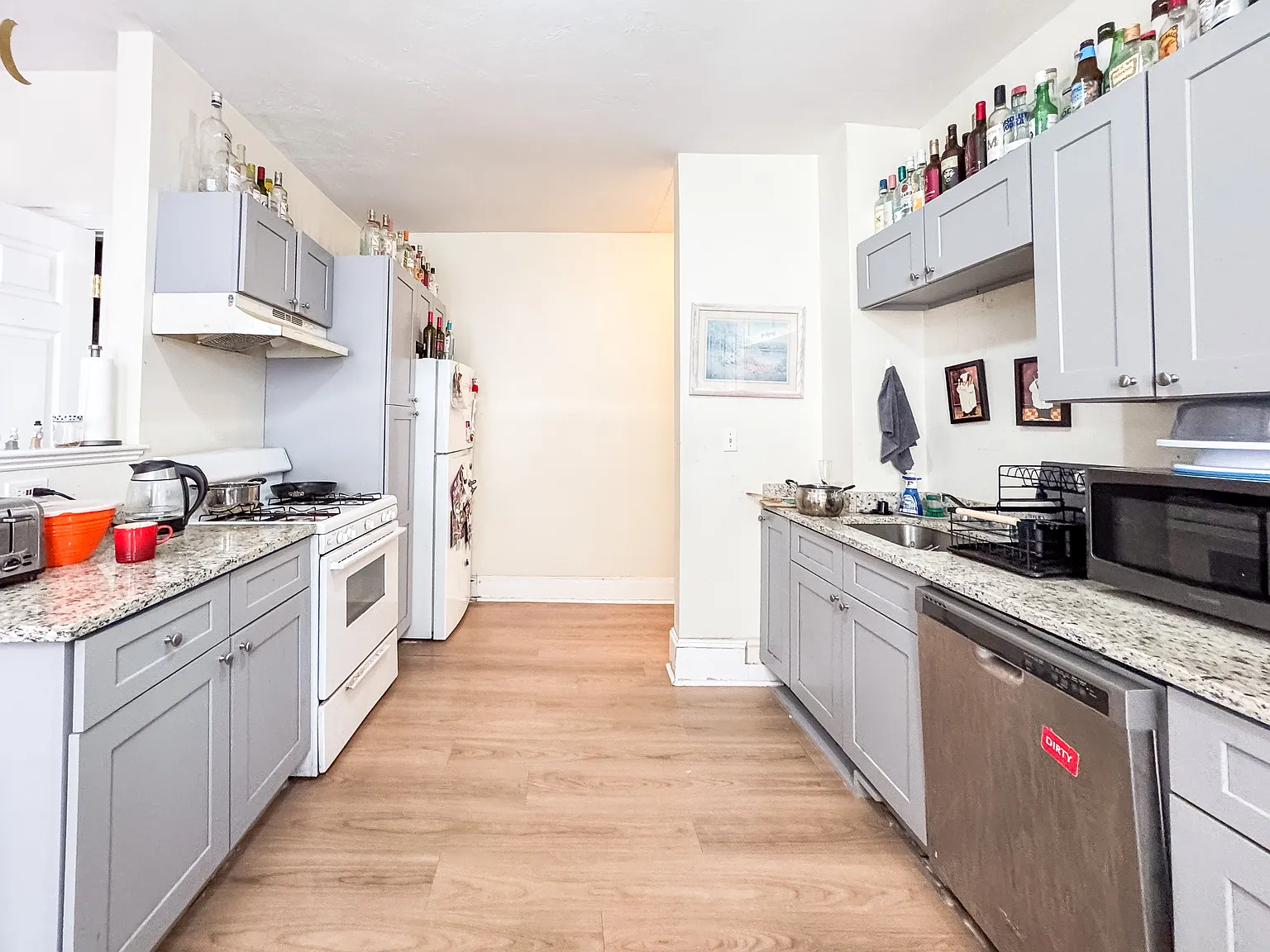 4 bed, 1285 sqft, $4,250 — Photo 3