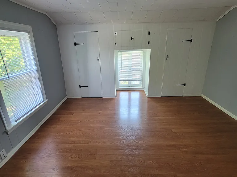 437 E Doty Ave — Photo 30