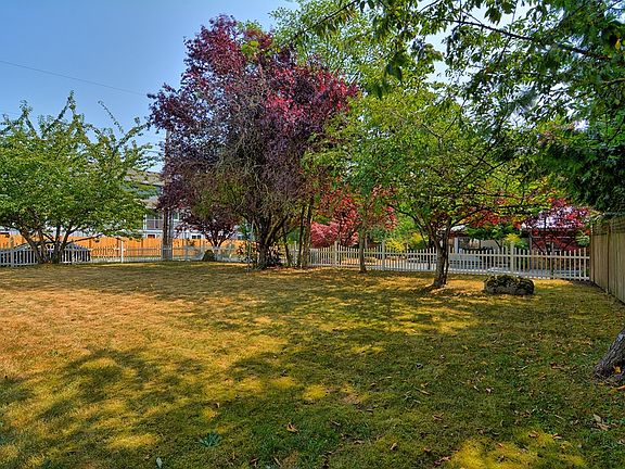 4th image of 3232 200th Pl SW