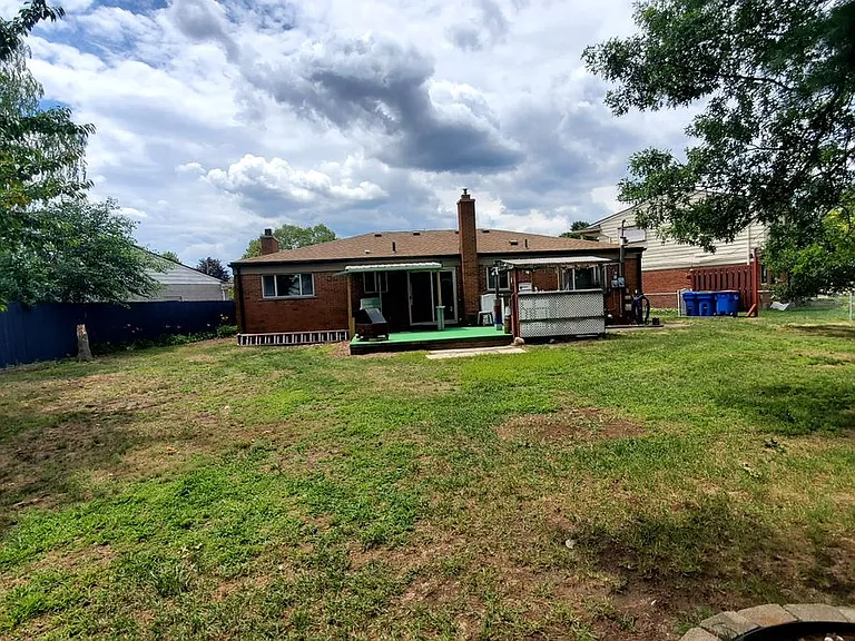 2595 Edwin Dr — Photo 3