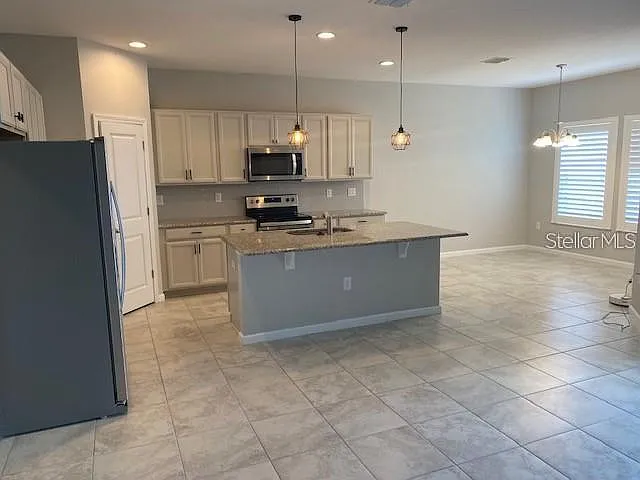584 Disa Dr — Photo 3