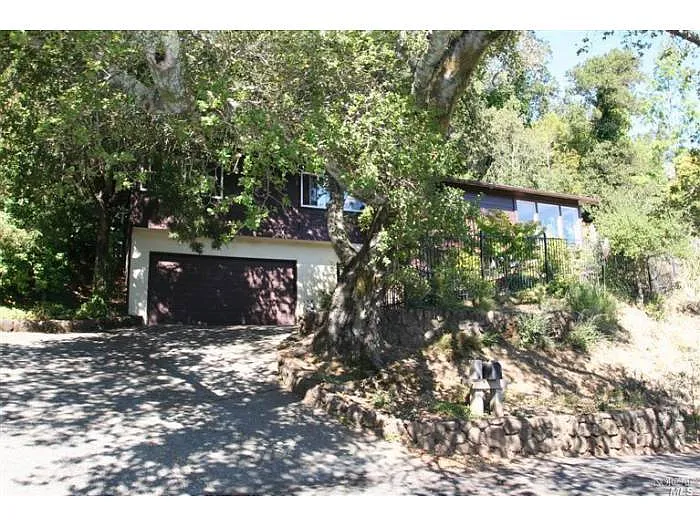 2 Idlewood Dr photo 1