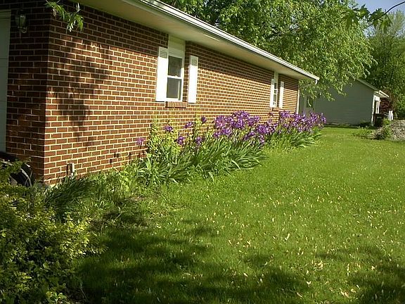 Extra garage w/ iris