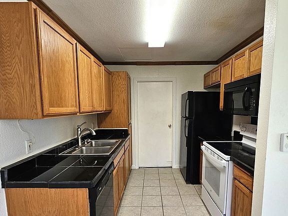 3rd image of 133 Kahako St APT A