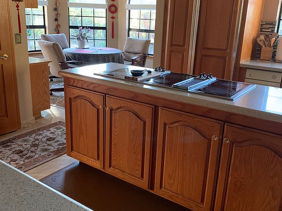 Kitchen and breakfast area