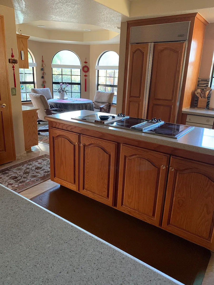 Kitchen and breakfast area - Overhill Dr