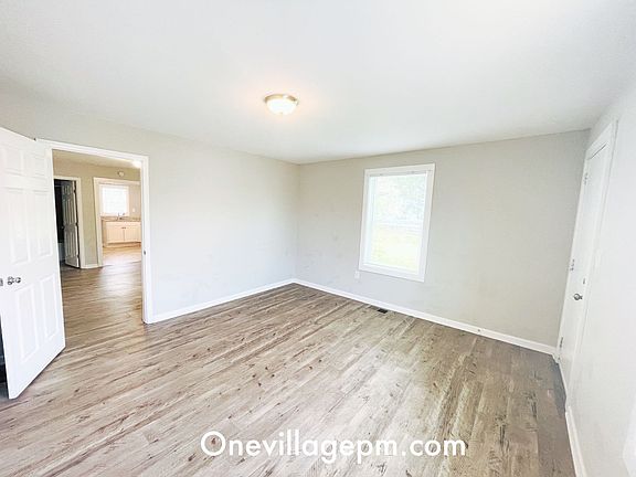 2nd image of 905 Harris St