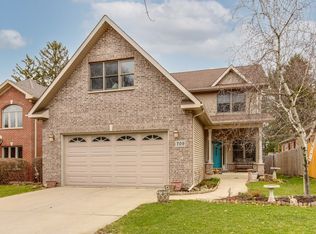 709 Greenwood Ave, Mundelein, IL