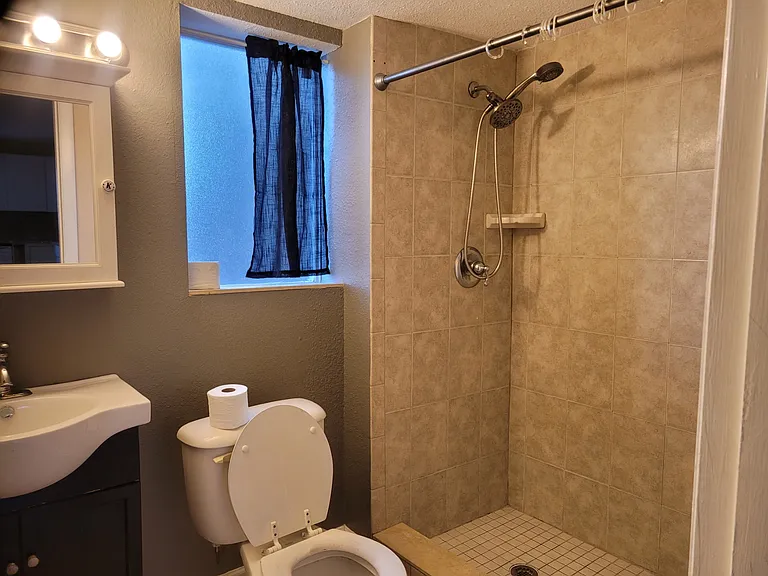 236 1/2 11th Ave NE #1 — Photo 10