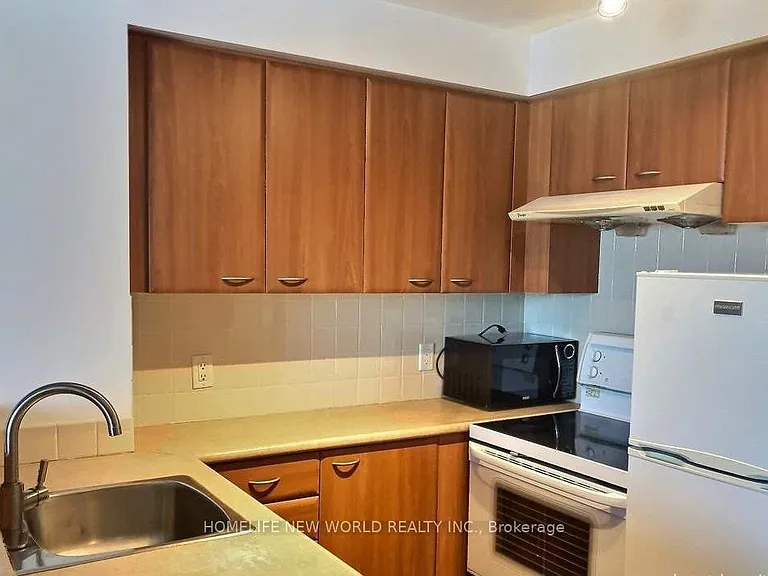 36 Lee Centre Dr #1906 — Photo 3