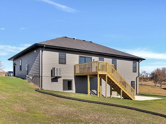 4th image of 216 Prospect St