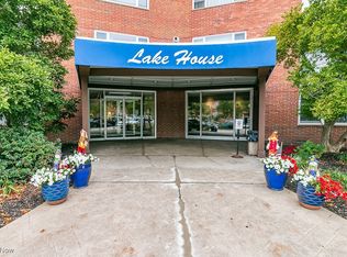 11850 Edgewater Dr APT 816, Lakewood, OH 44107