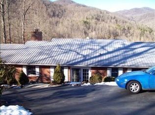 88 Chestnut Dr, Franklin, NC 28734