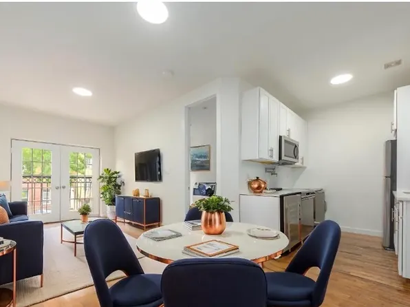 136 Cornelia Street image 1 of 8