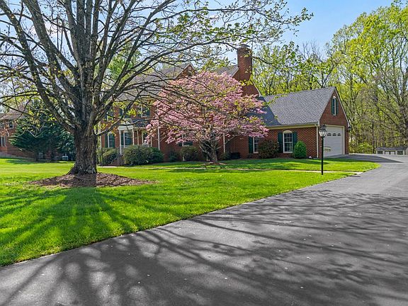5th image of 1933 Royal Oak Dr