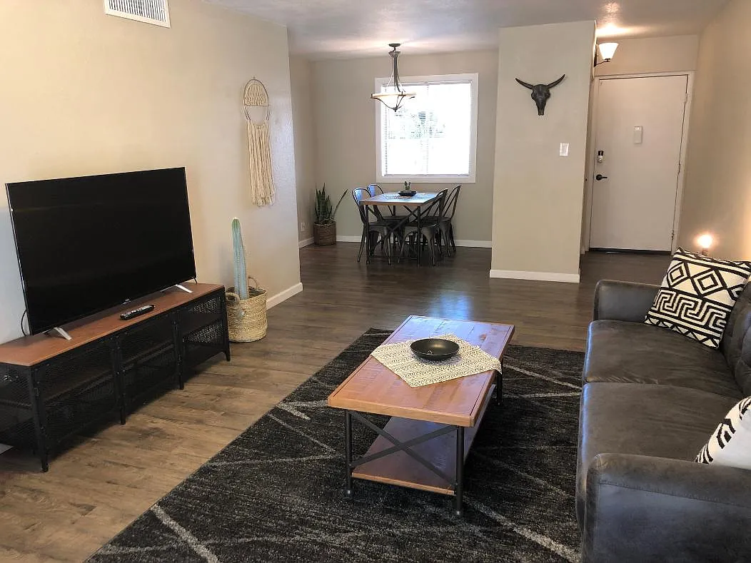 Building Photo - 7625 E Camelback Rd #112A