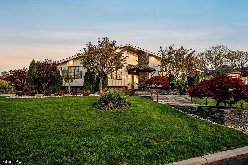 6 bed, 5.5 bath, $22,500 — Photo 2