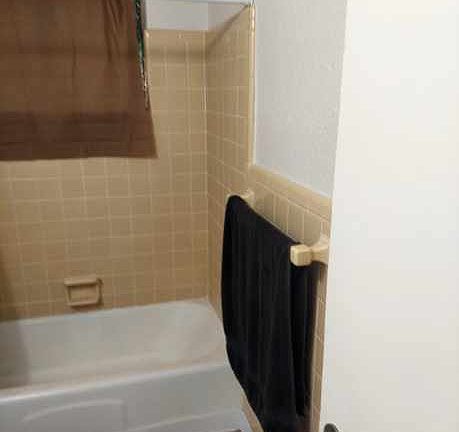 4th image of 702 Miller St #4