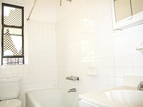 5th image of 114 W 238th St APT 4D