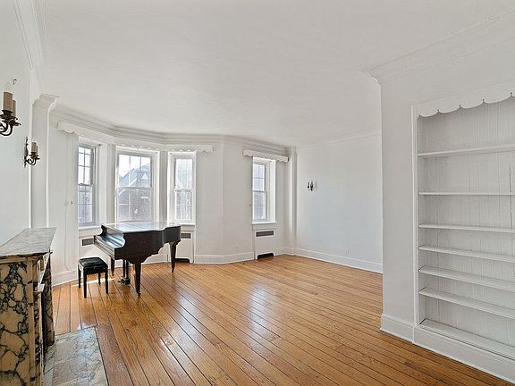 3rd image of 186 New York Ave