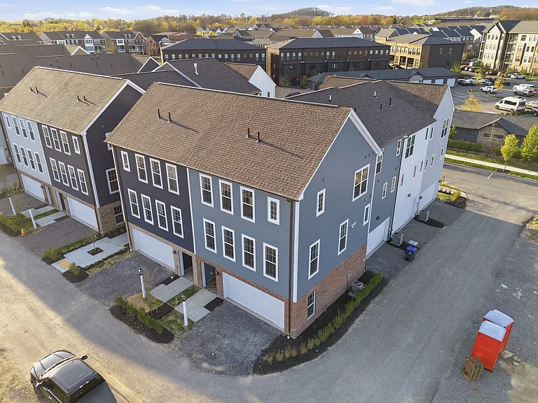 227 Oliver Way — Photo 3