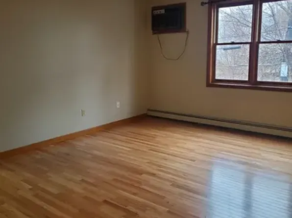 10 Nuttall Ln APT 12, Worcester, MA 01604