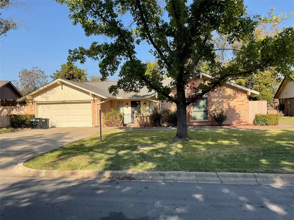 9000 Sirocka Dr, Benbrook, TX 76116